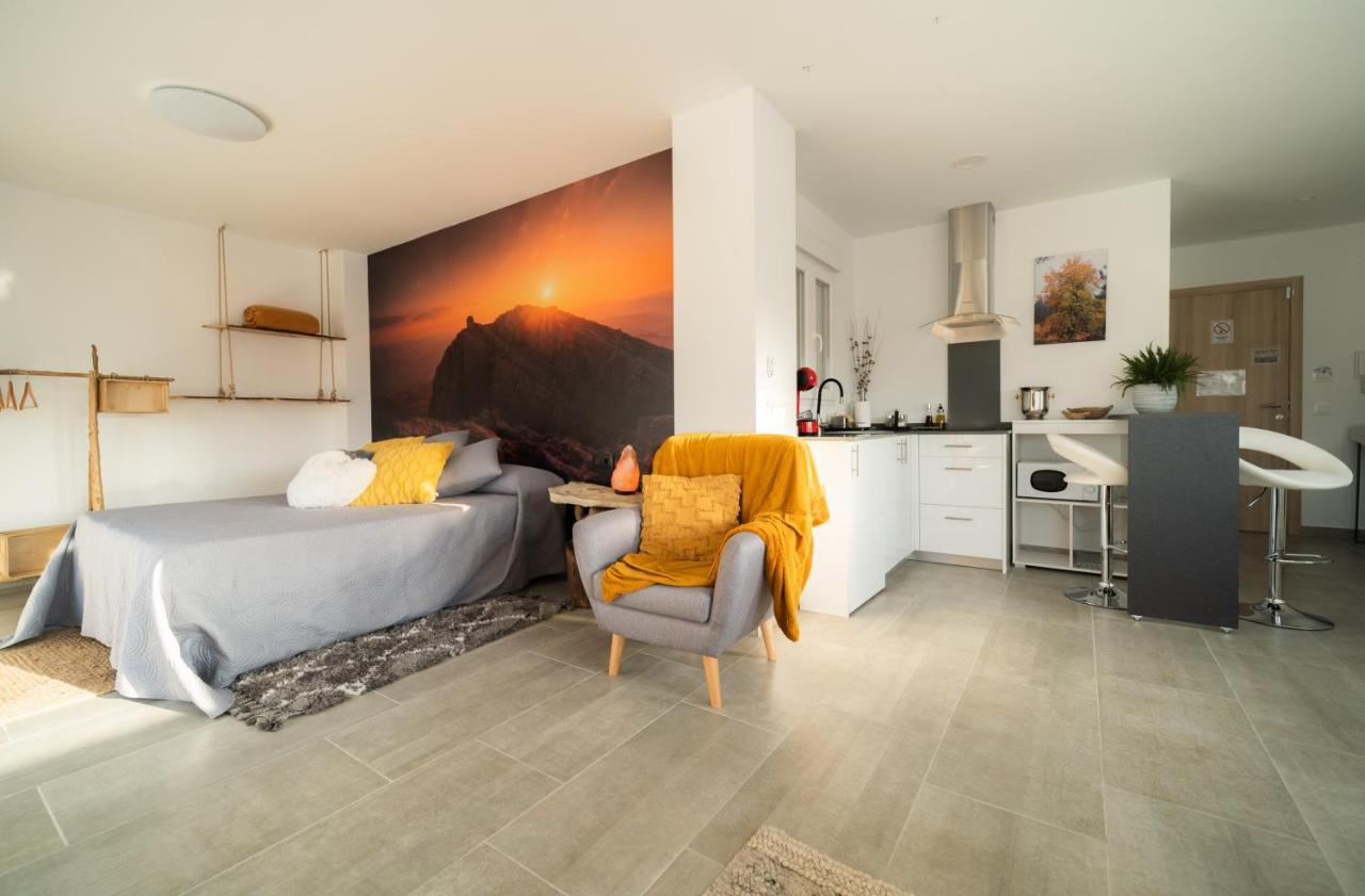 Gegant De Pedra Apartaments Adzaneta エクステリア 写真